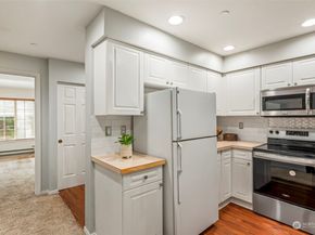 3800 NE Sunset Boulevard E202, Renton WA 98056