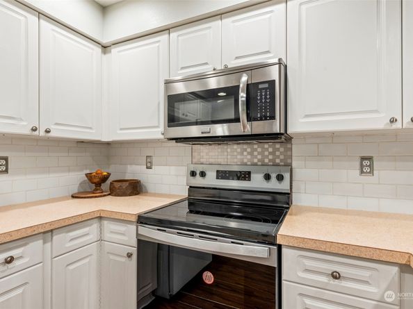 3800 NE Sunset Boulevard E202, Renton WA 98056