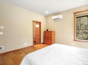 752 Vineyard Lane L205, Bainbridge Island WA 98110