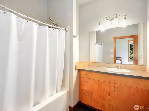 752 Vineyard Lane L205, Bainbridge Island WA 98110