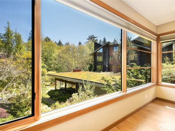 752 Vineyard Lane L205, Bainbridge Island WA 98110