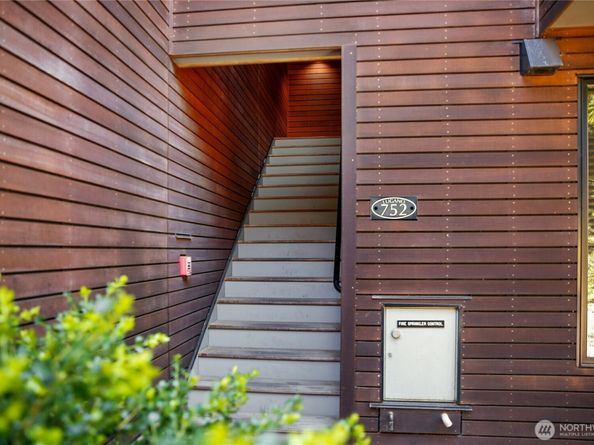 752 Vineyard Lane L205, Bainbridge Island WA 98110