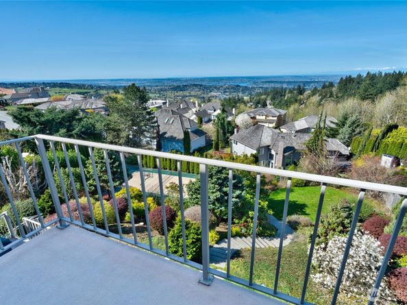 5511 154th Avenue SE, Bellevue WA 98006