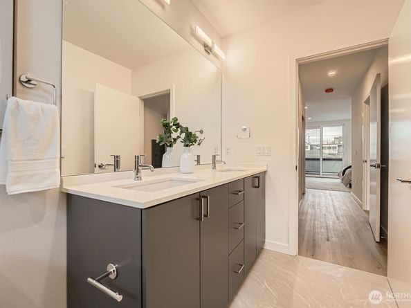 6610 Carleton Avenue S A, Seattle WA 98108