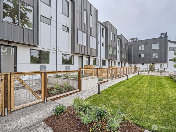 6610 Carleton Avenue S A, Seattle WA 98108