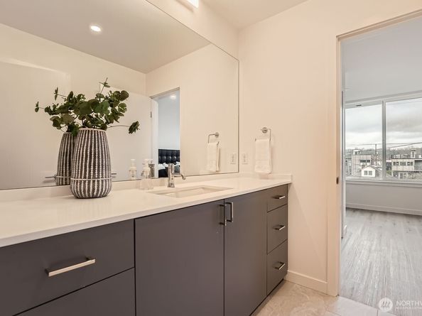 6610 Carleton Avenue S A, Seattle WA 98108