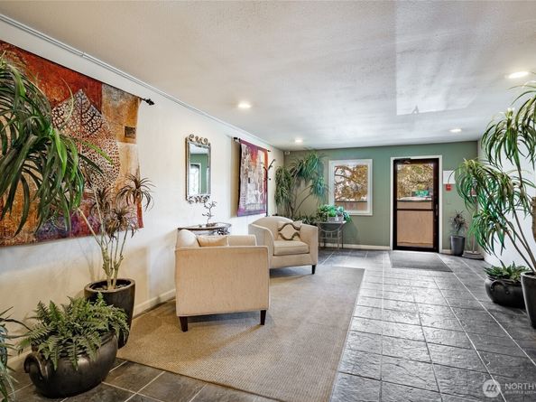 1740 NE 86th Street 316, Seattle WA 98115