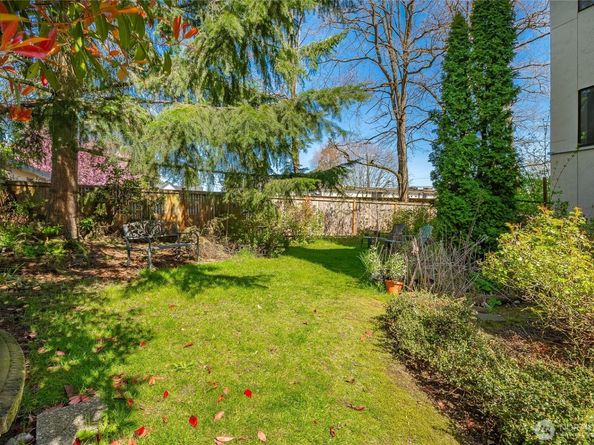 1740 NE 86th Street 316, Seattle WA 98115