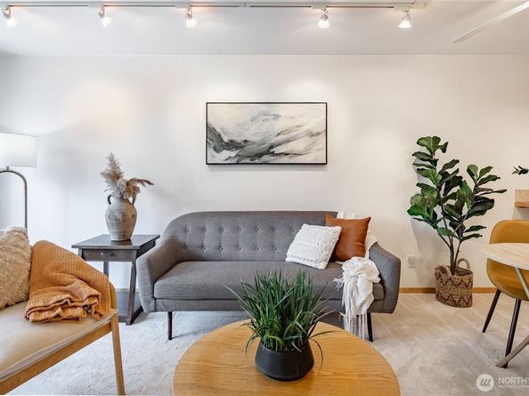 1740 NE 86th Street 316, Seattle WA 98115