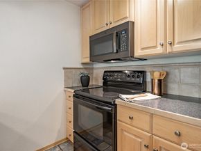 1740 NE 86th Street 316, Seattle WA 98115