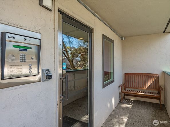 1740 NE 86th Street 316, Seattle WA 98115