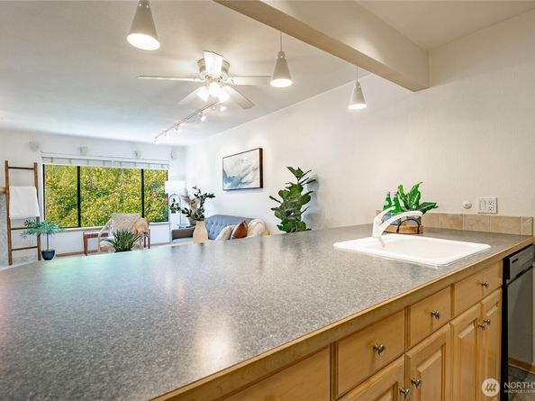 1740 NE 86th Street 316, Seattle WA 98115