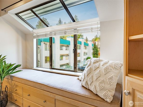 1740 NE 86th Street 316, Seattle WA 98115