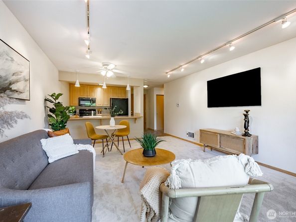 1740 NE 86th Street 316, Seattle WA 98115