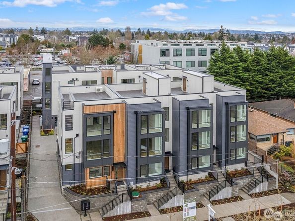 8324 16th Avenue NW E, Seattle WA 98117