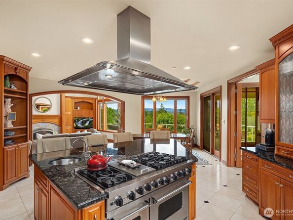 18212 244th Avenue NE, Woodinville WA 98077