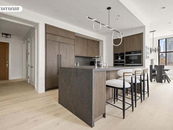 100 Barclay Street 16A, New York NY 10007