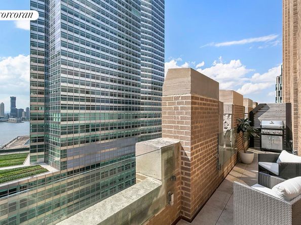 100 Barclay Street 16A, New York NY 10007