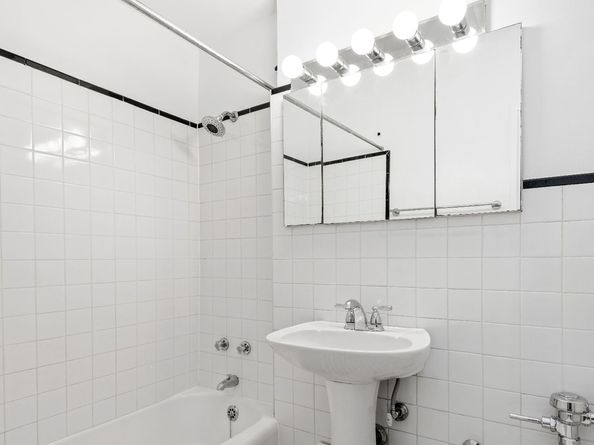 240 East 46th Street 8H, New York NY 10017