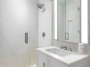 100 Barclay Street 17J, New York NY 10007