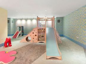100 Barclay Street 17J, New York NY 10007