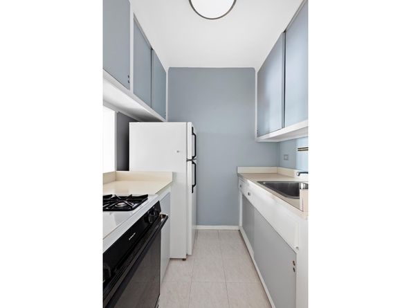 330 East 70th Street 6E, New York NY 10021