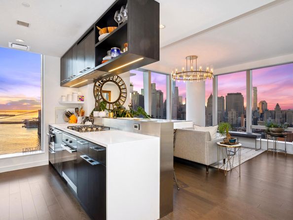 250 South Street 27M, New York NY 10002