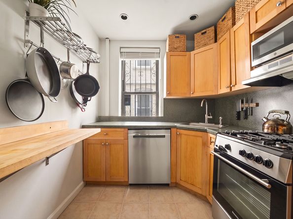 233 Park Place 16, Brooklyn NY 11238