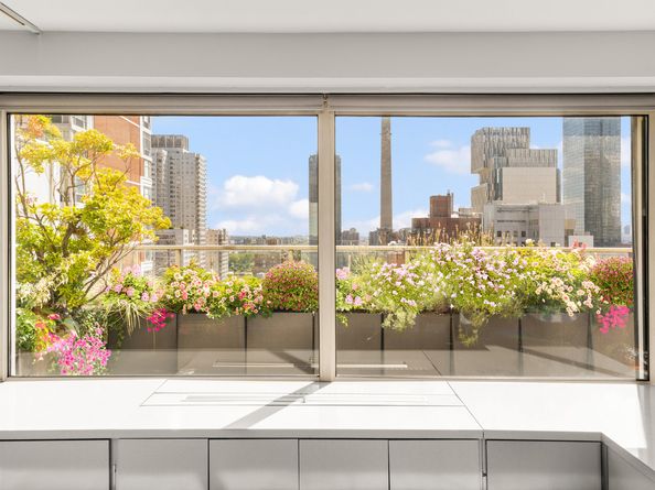 370 East 76th Street A1808, New York NY 10021