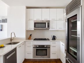 635 West 42nd Street E20, New York NY 10036