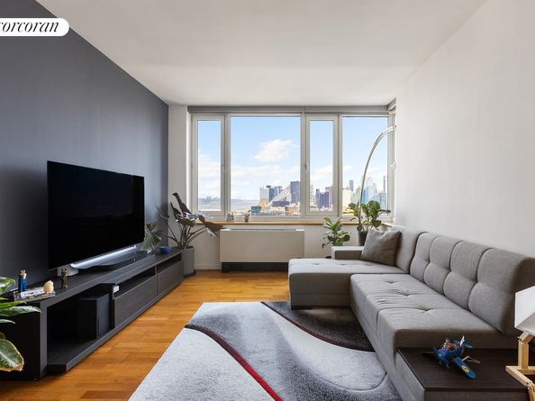 635 West 42nd Street E20, New York NY 10036