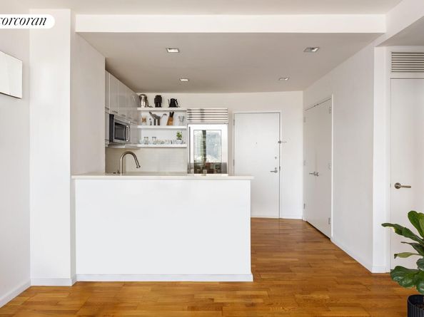 635 West 42nd Street E20, New York NY 10036