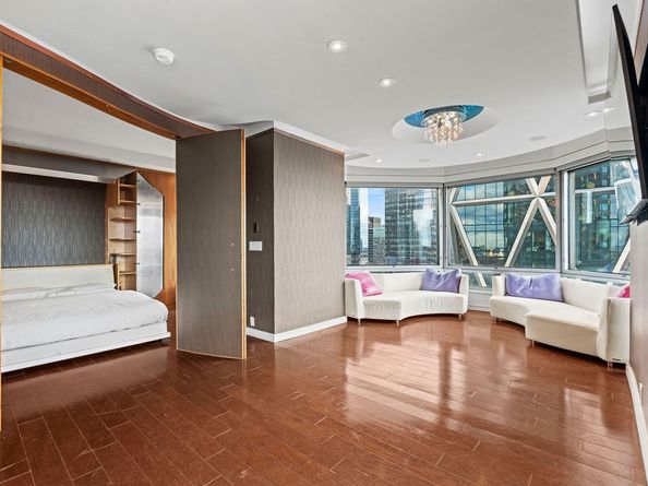 301 West 57th Street 39E, New York NY 10019