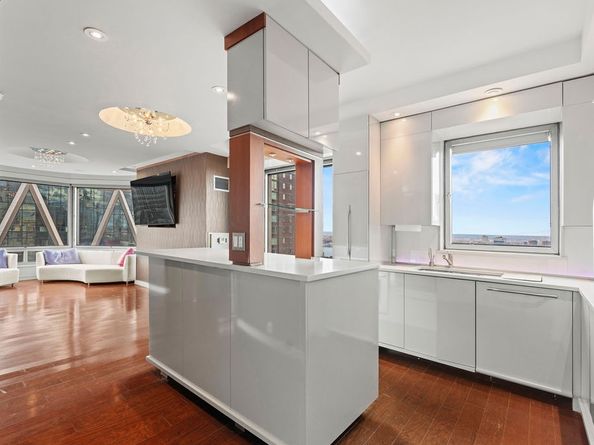 301 West 57th Street 39E, New York NY 10019