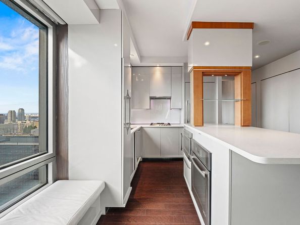 301 West 57th Street 39E, New York NY 10019