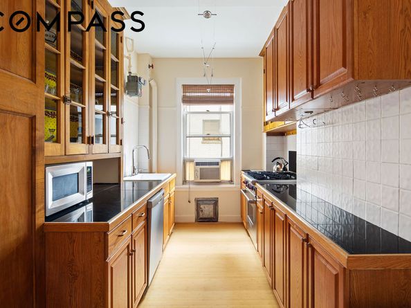150 East 49th Street 9E, New York NY 10017