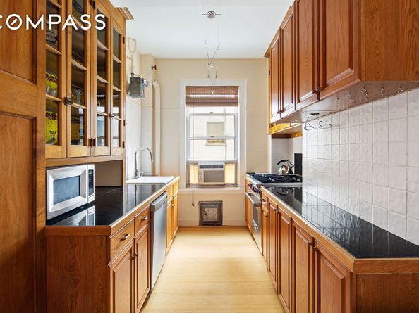 150 East 49th Street 9E, New York NY 10017