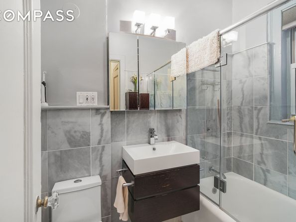 150 East 49th Street 9E, New York NY 10017