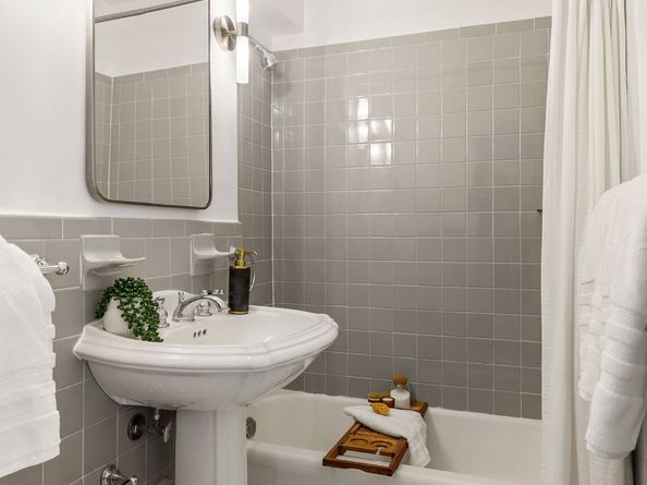 31 Jane Street 11E, New York NY 10014