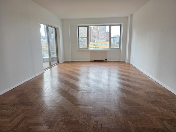 200 East End Avenue 8B, New York NY 10128