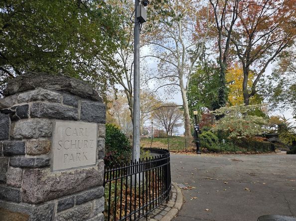 200 East End Avenue 8B, New York NY 10128