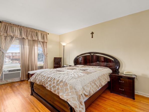 60-11 Broadway 3C, Queens NY 11377