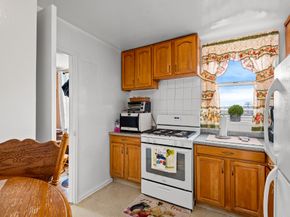 60-11 Broadway 3C, Queens NY 11377