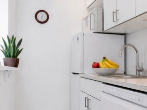 200 East 16th Street 4B, New York NY 10003