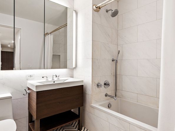 100 Ave A 4B, New York NY 10009