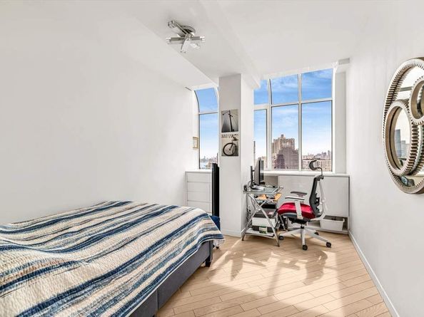 310 East 46th Street PHT, New York NY 10017