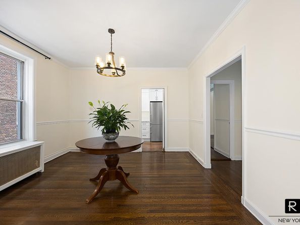 37-33 84th Street 21, Queens NY 11372