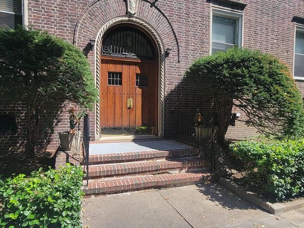 37-33 84th Street 21, Queens NY 11372