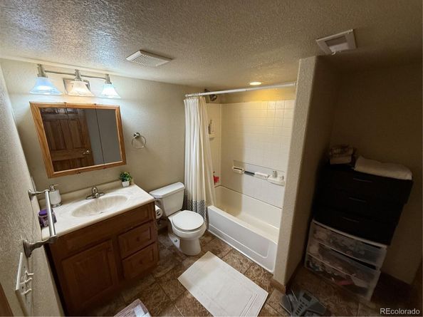 6044 S Yakima Street, Aurora CO 80015