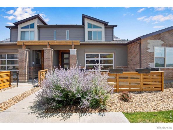 19570 E Sunset Circle, Aurora CO 80015